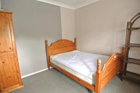 15 Almond Close - Top Front Bedroom.JPG