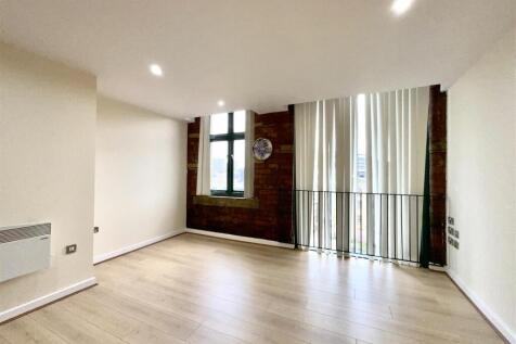 OPEN PLAN LOUNGE/KITCHEN