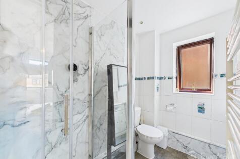 Ensuite to Bedroom One