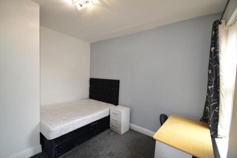 A tidy single bedroom featuring a single bed wi...