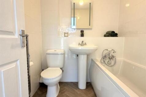 BATHROOM/WC