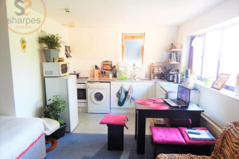 2. Kitchen.JPG