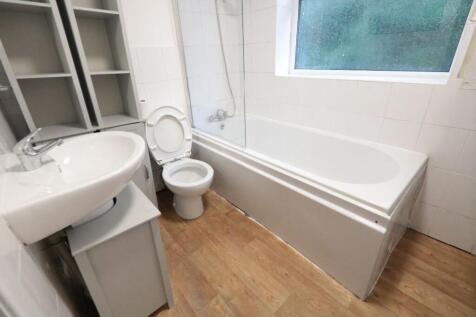Ventnor Avenue, Sale, M33 photo 4