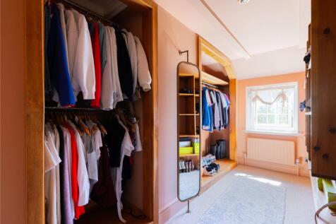Walk-In Wardrobe