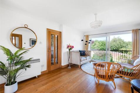 Livng Room &amp; Balcony