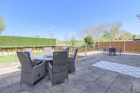 1a Woodbridge Park House, Hurley
