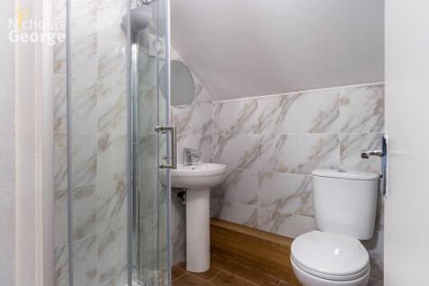 Oak House F1, 2 Oxford Rd bath 1.jpg