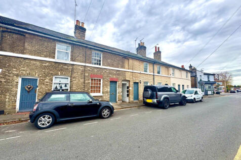 Flat 1, 4a, Anchor Street ( top of stairs), Chelm