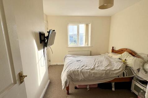Bluebell Drive , Llanharan,  photo 4