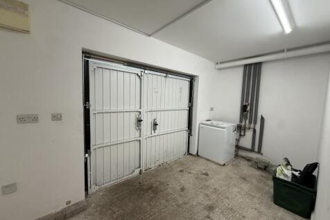 Half Garage