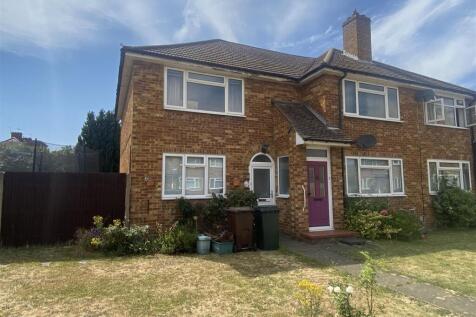 1 Manns Close Exterior 2.jpeg