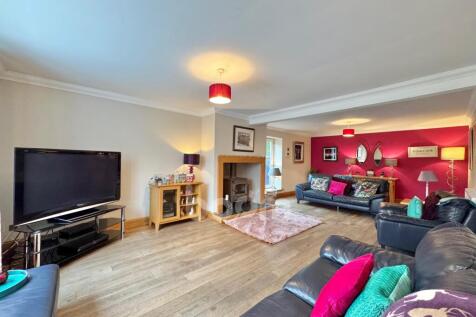 Station Road, Howwood lounge