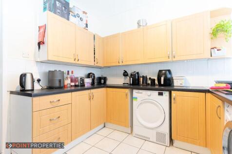 6 Bedroom House, Ferndale Road photo 3