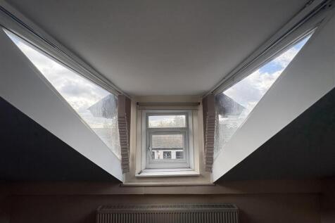 2-bed flat on 214 King Cross Road, Halifax, HX1 3JP, £550/mo