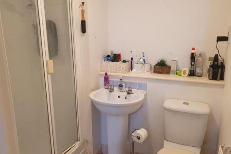 Ensuite Shower room.jpg