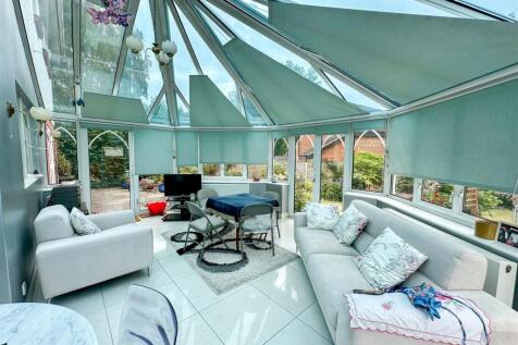 2 Rawlins Close, N3 (10).jpg