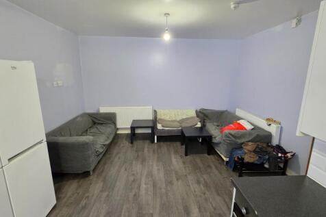 Lees Hall Crescent, Manchester photo 3