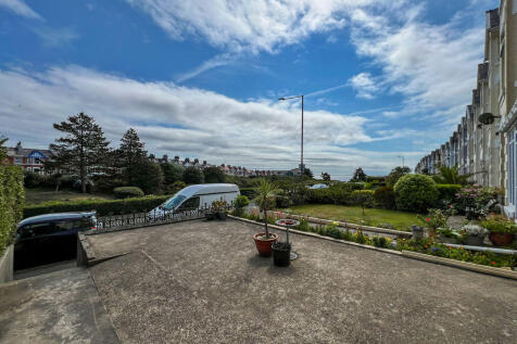 63 Royal Avenue West, Onchan