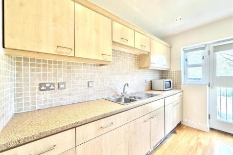 Kitchen 2.JPG