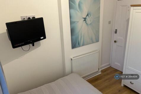 Room 1 (Pic 2)