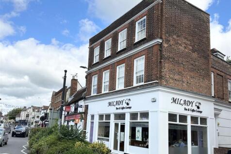 2-bed flat on High Street, Ware, £1,325/mo