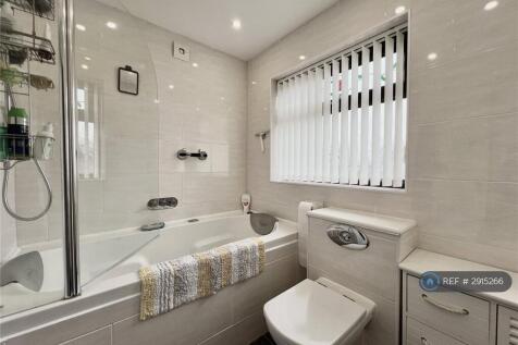 Lawrence Avenue, Peterborough, PE7 photo 4