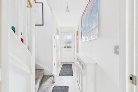 CAM03729G0-PR0132-STILL010