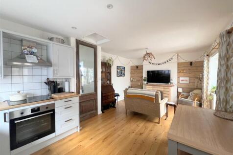 OPEN PLAN LIVING AREA