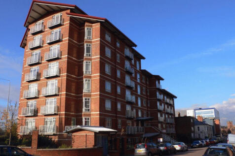 2-bed flat on Osbourne House, Queen Victoria Road, Coventry, West Midlands, CV1, £1,100/mo