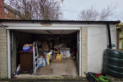 Garage Pics 9 Cromwell Gardens.jpg
