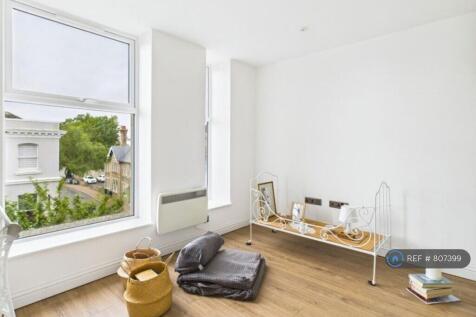 16ft Wide West-Facing Living Area