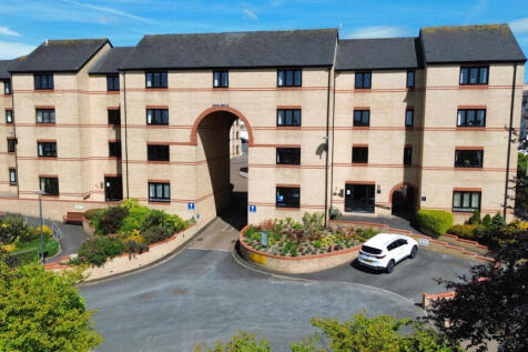One bedroom ground floor flat