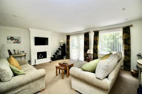 Chaffinch Crescent, Billericay photo 3