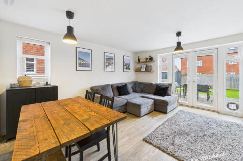 CAM03852G0-PR0479-STILL001