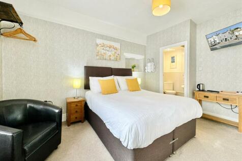 En Suite Room 4 Bedroom Towards Shower Room.JPG