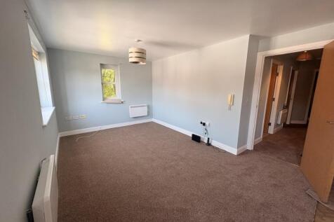 2-bed flat on Gas Street, Wigan, £700/mo