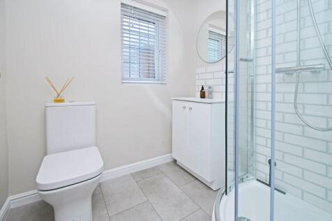 EN SUITE SHOWER ROOM