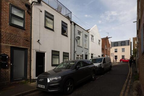 Clarence Mews E5