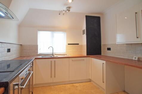 Beverley Close, Quelland Beverley Close, KT17 photo 3