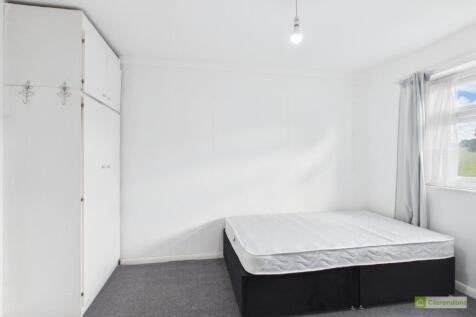 CAM04580G0-PR0033-STILL010