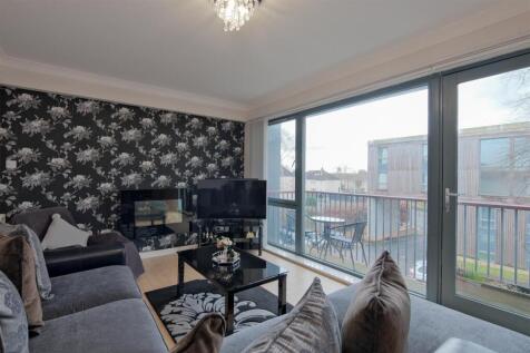 Living Room / Dining