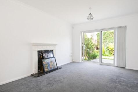 Boscombe Close, Egham photo 2
