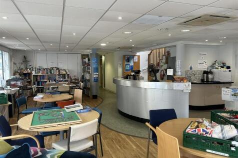 Retail Property (high street) to rent Image 4