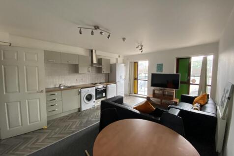 5-bed flat on Wellington Avenue, Smithdown, Liverpool, £507/mo