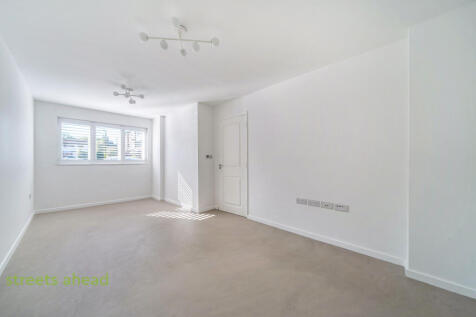 Pittville Gardens, London, SE25 photo 4