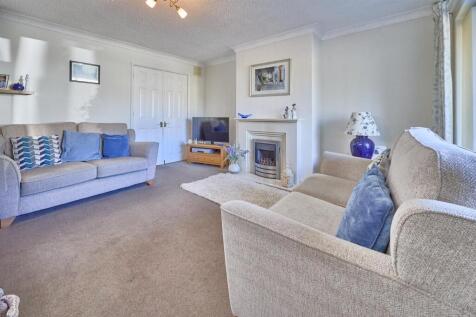 Lounge to front