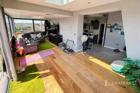 Cathedral View, The Penthouse, Wentworth Street, PE1 photo 5