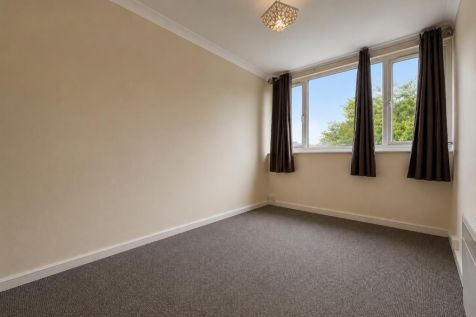 Milton Road, Cowplain, Waterlooville photo 4