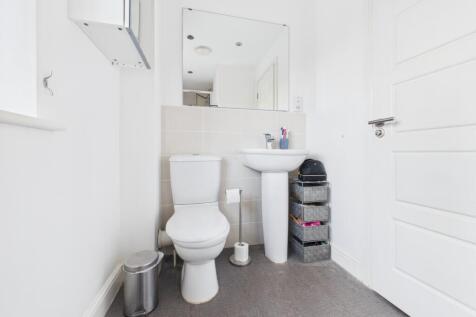 CAM03729G0-PR0193-STILL012