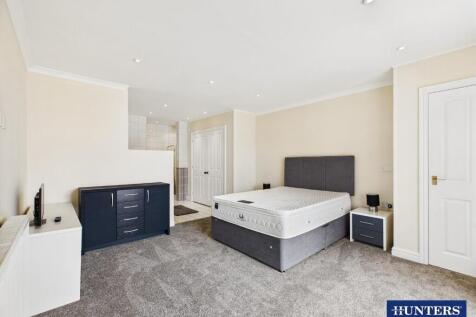 Master Bedroom &amp; Open En-Suite